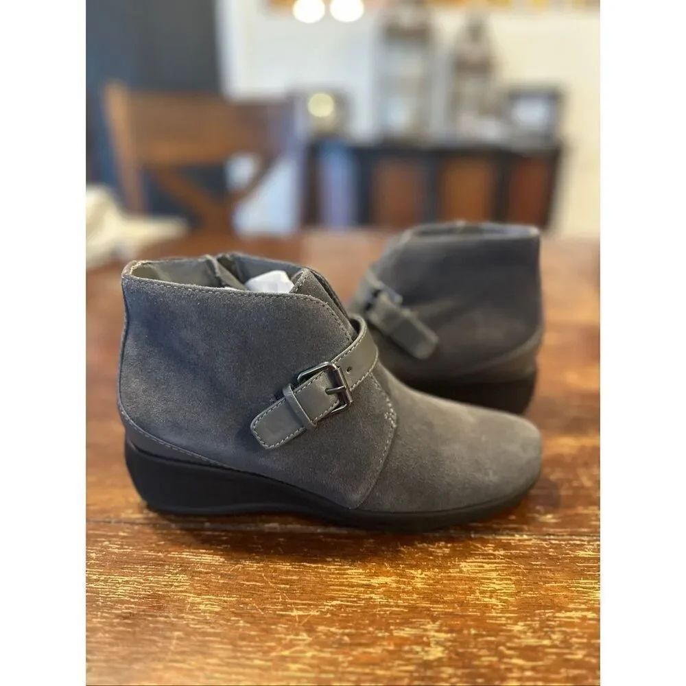 Trotters Mindy' Wedge Bootie - Picture 2 of 8